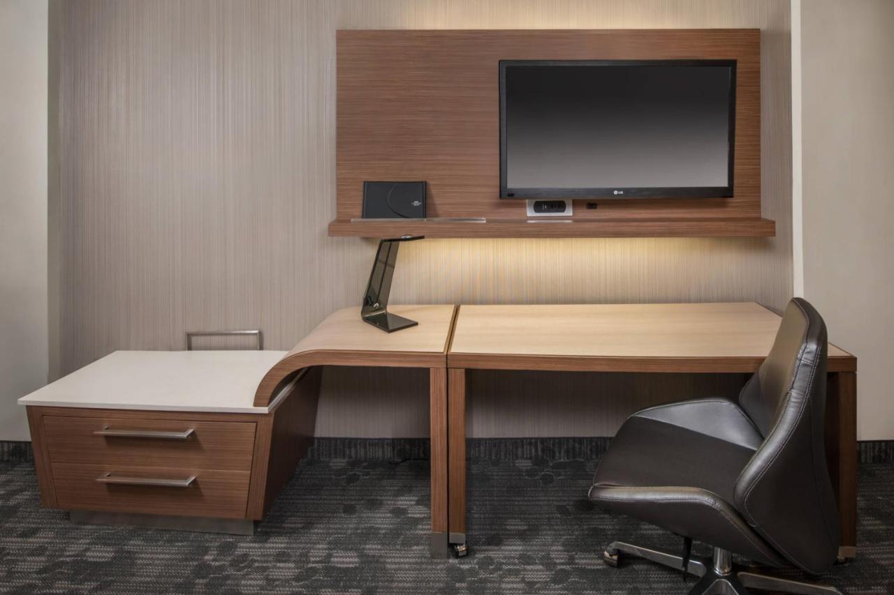 Courtyard By Marriott New York Queens, Jamaica Esterno foto