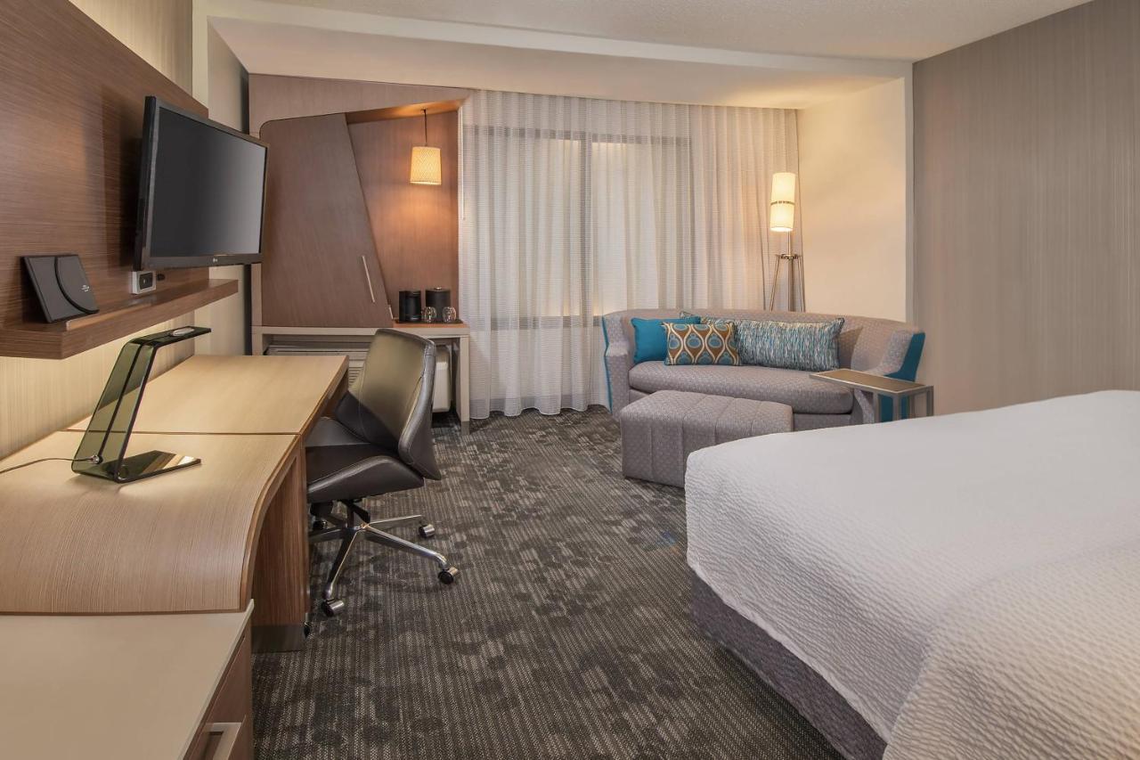 Courtyard By Marriott New York Queens, Jamaica Esterno foto
